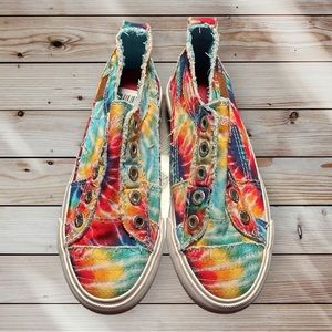 BLOWFISH Kid’s Classic Tie-Dye Laceless Sneakers in Fuchsia/Blue/Pink/Teal